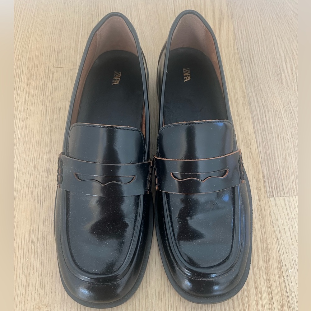 Zara Women’s Black Slip-On Loafers